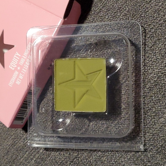 New in box Jeffree Star eyeshadow - Picture 2 of 2